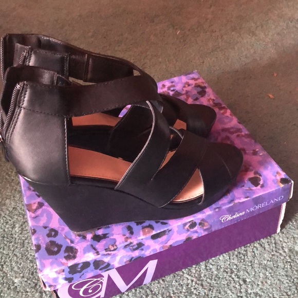 NWT BLACK ZIP UP WEDGES - Picture 2 of 4